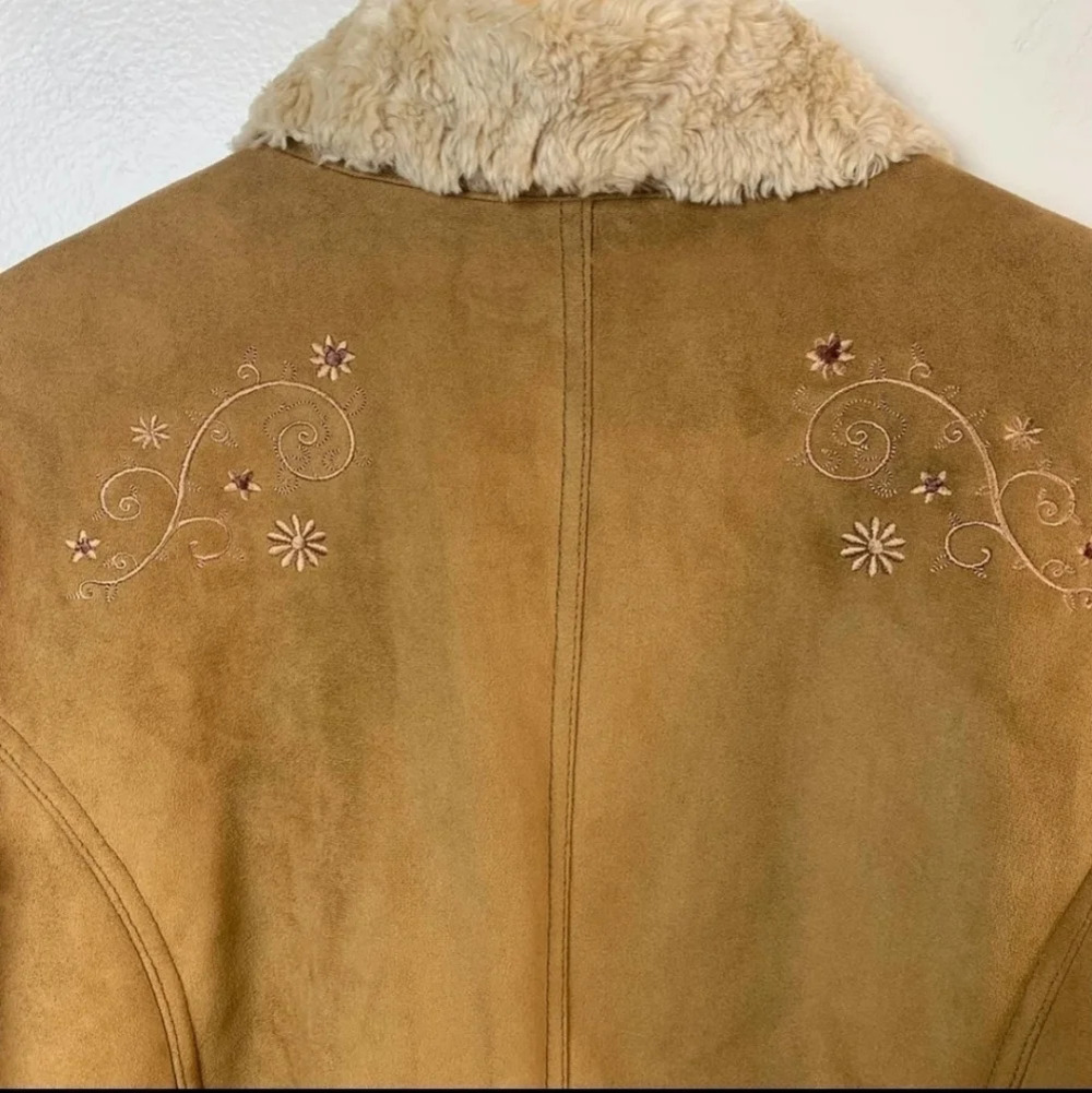 DISNEY Resorts Faux Suede Jacket NWT 😍 - Picture 4 of 13